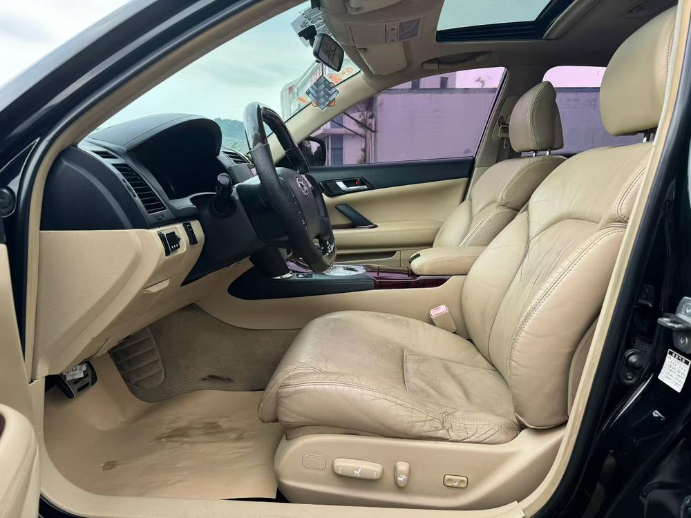 Toyota Reiz