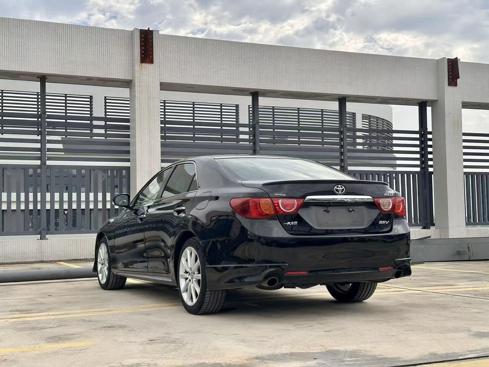Toyota Reiz
