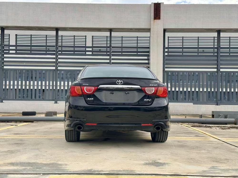 Toyota Reiz