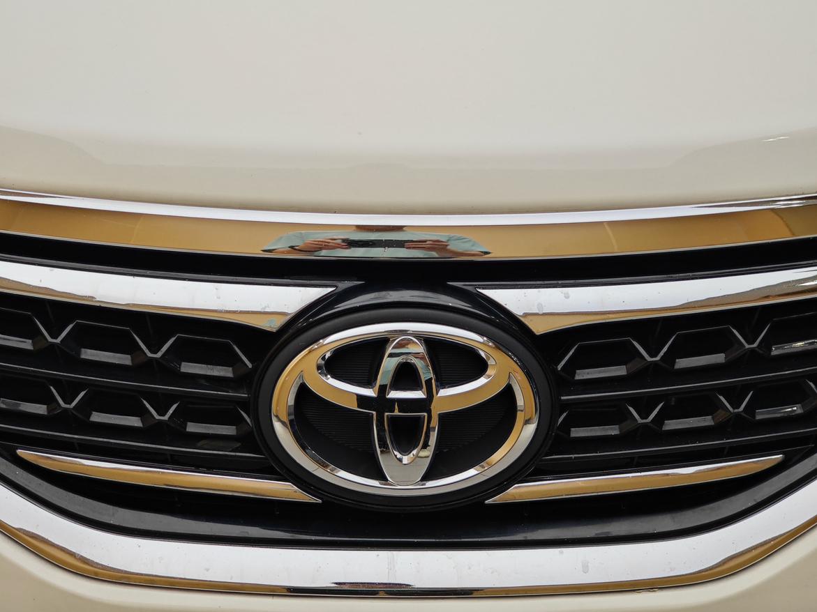 Toyota Reiz
