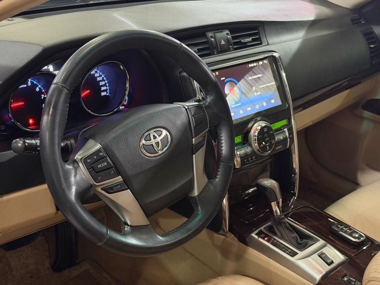 Toyota Reiz