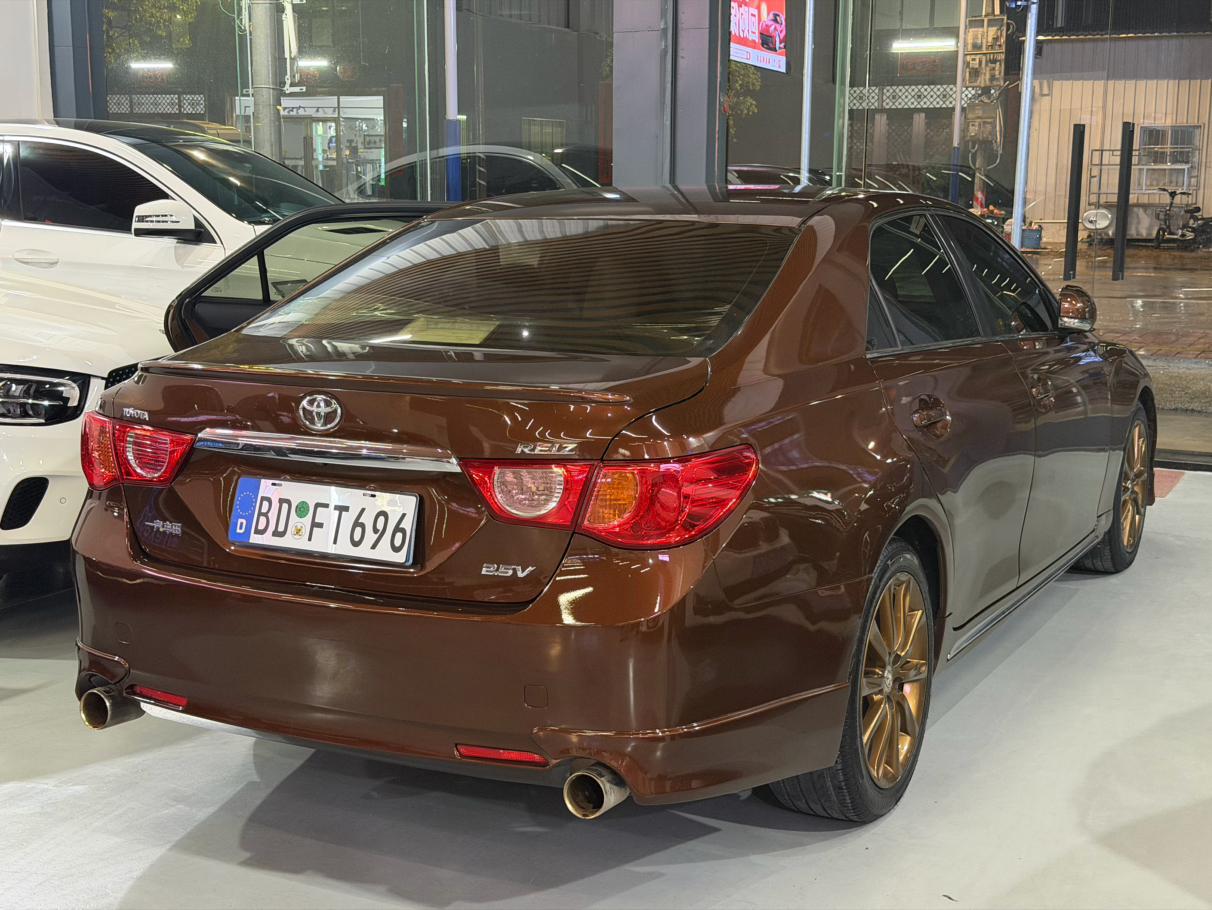 Toyota Reiz
