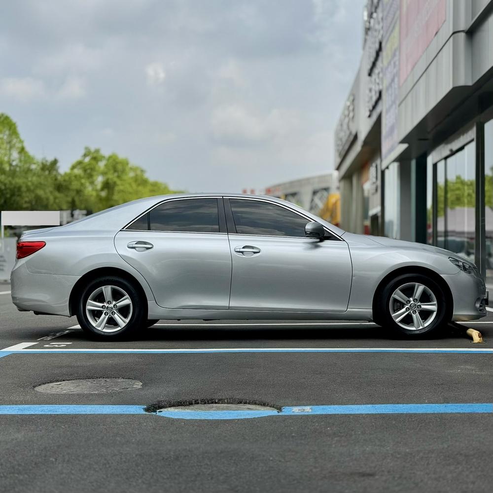 Toyota Reiz