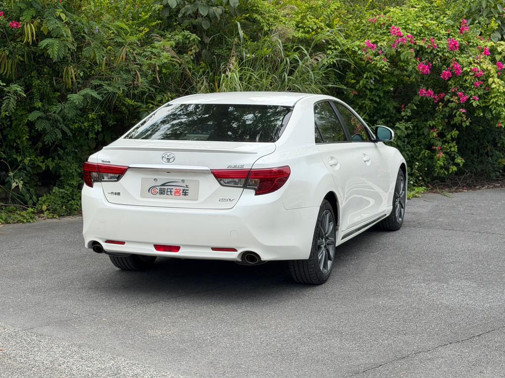 Toyota Reiz
