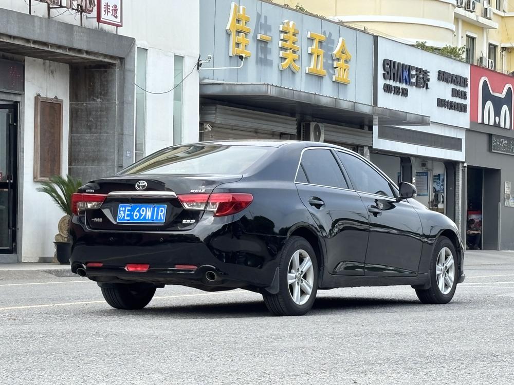 Toyota Reiz
