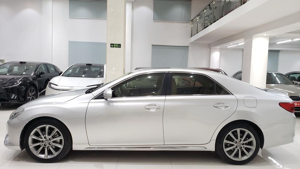 Toyota Reiz