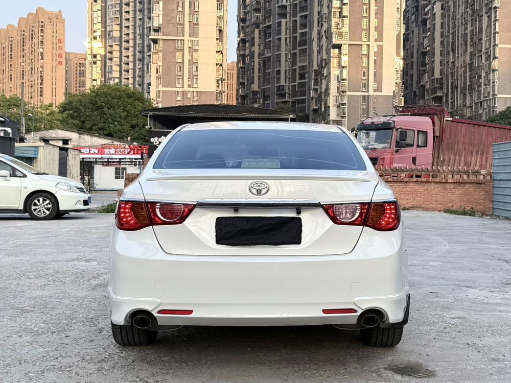 Toyota Reiz