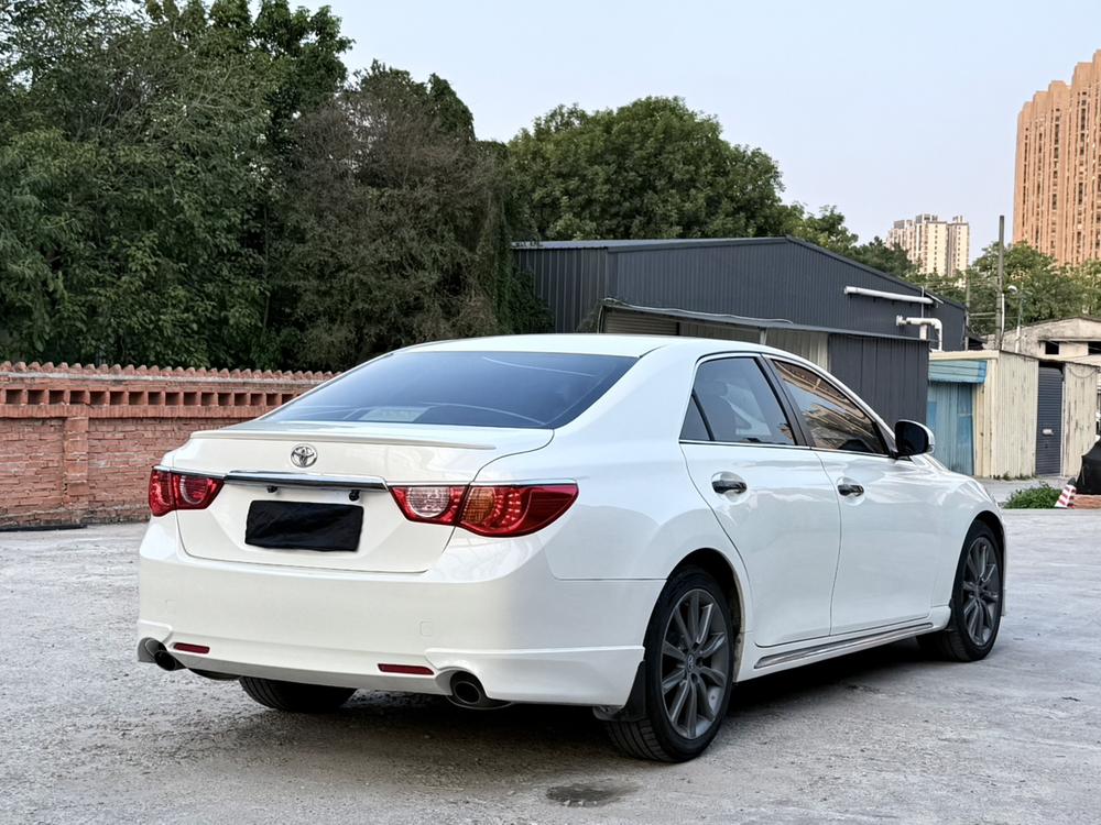 Toyota Reiz