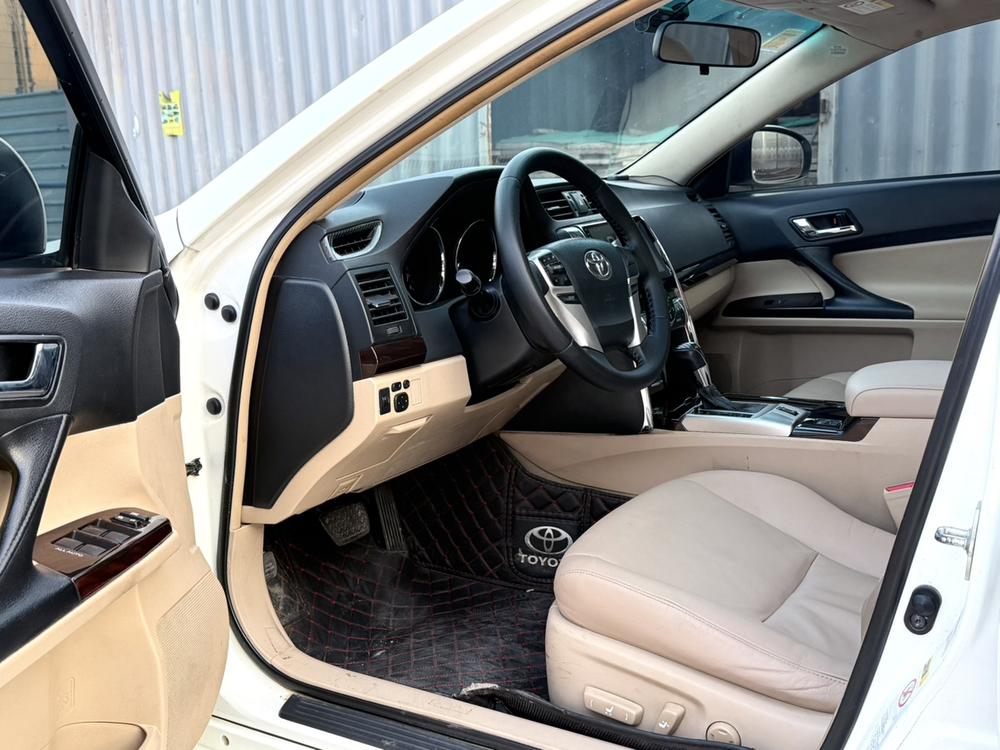 Toyota Reiz