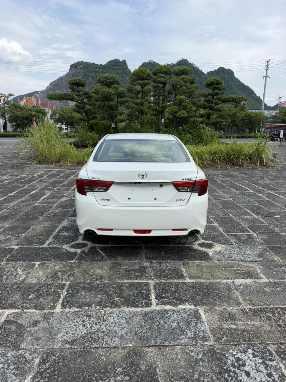 Toyota Reiz