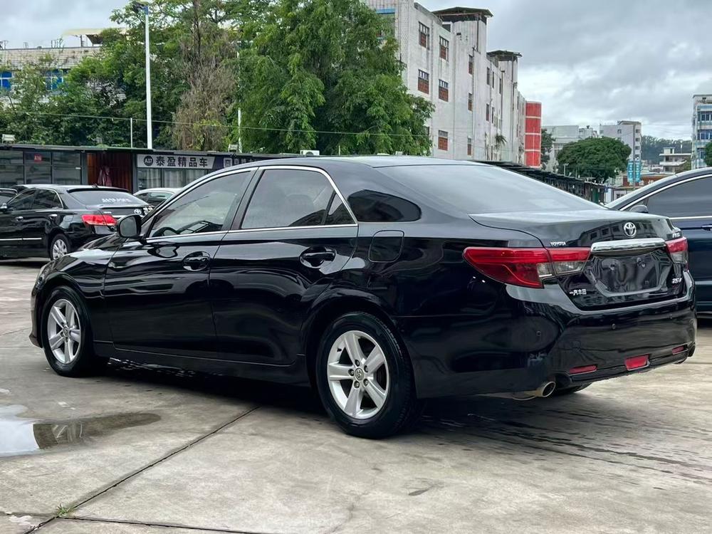 Toyota Reiz