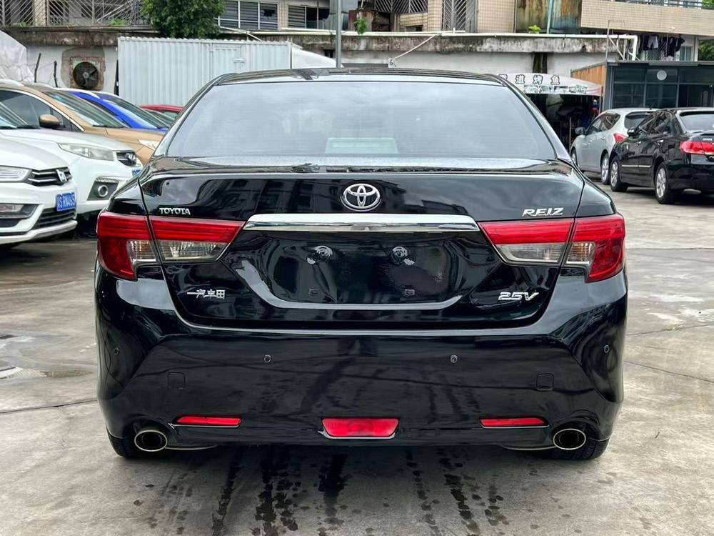 Toyota Reiz
