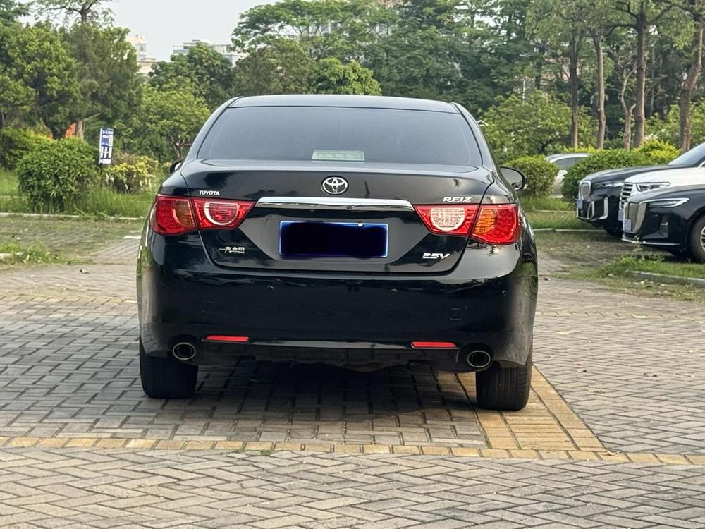 Toyota Reiz