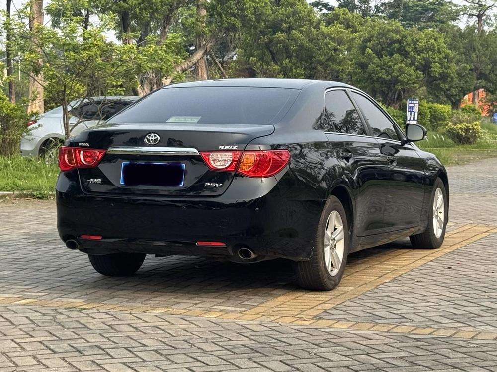Toyota Reiz