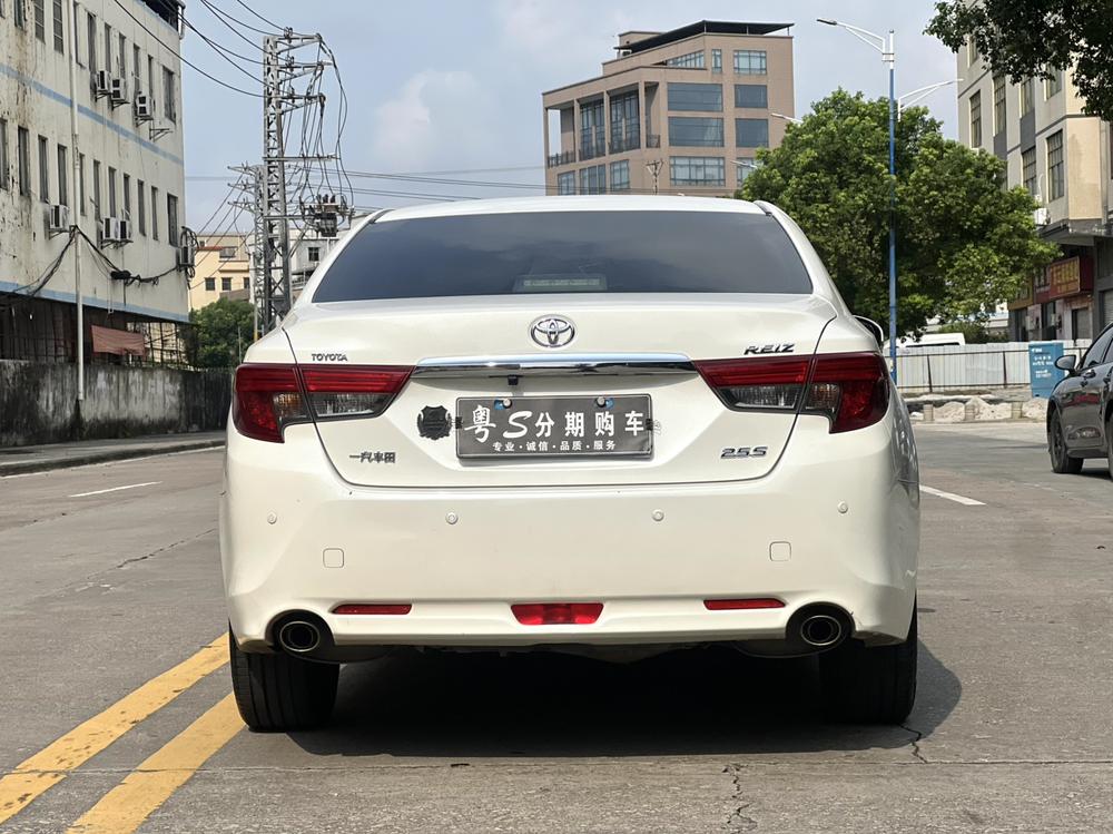 Toyota Reiz