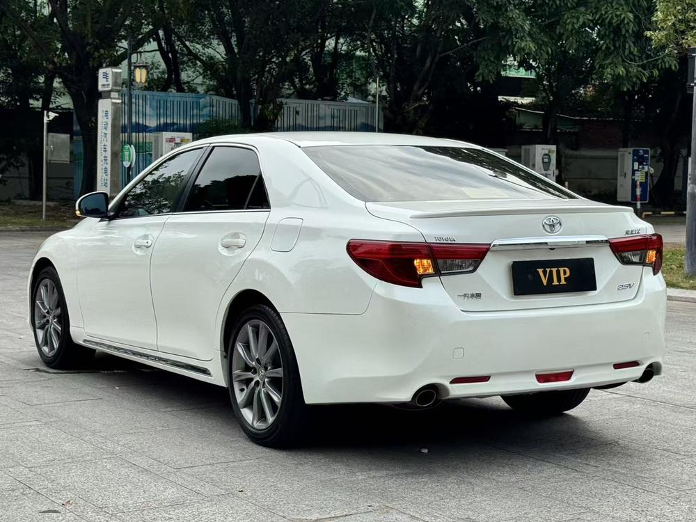 Toyota Reiz