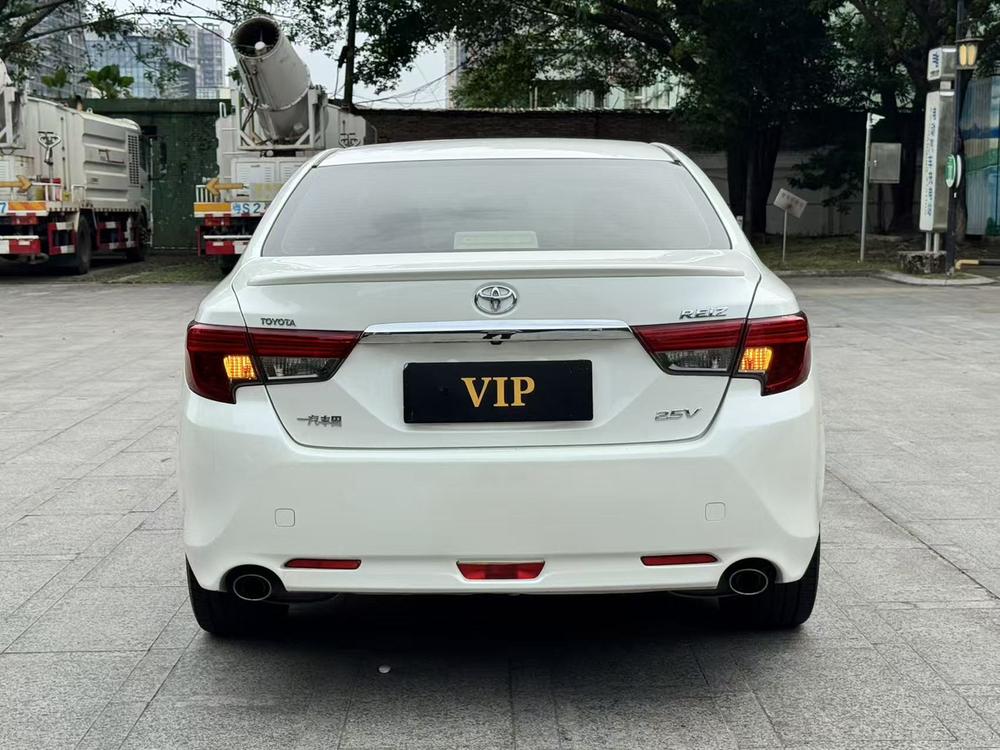 Toyota Reiz