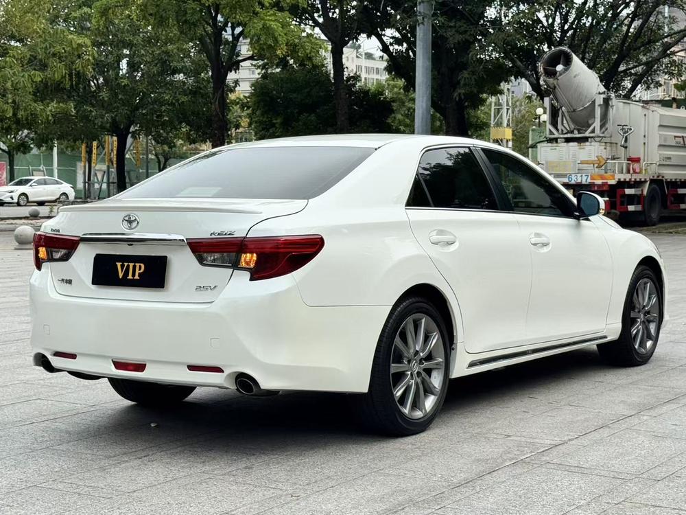 Toyota Reiz