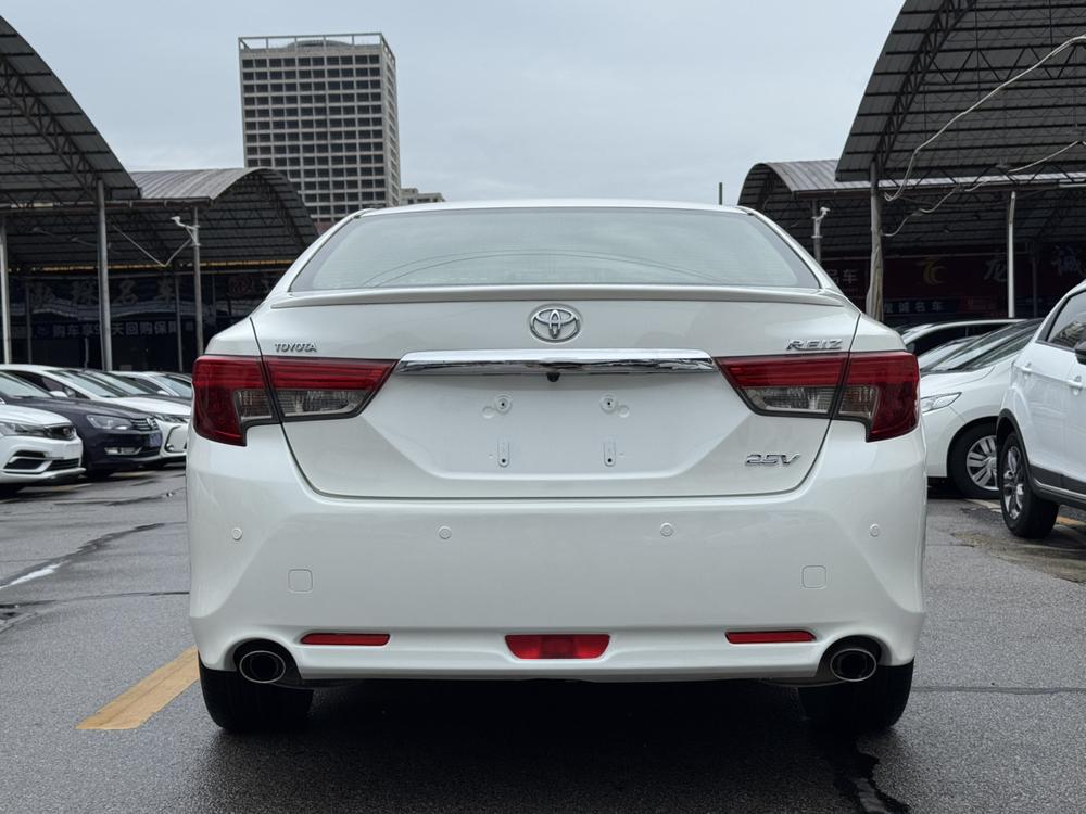 Toyota Reiz