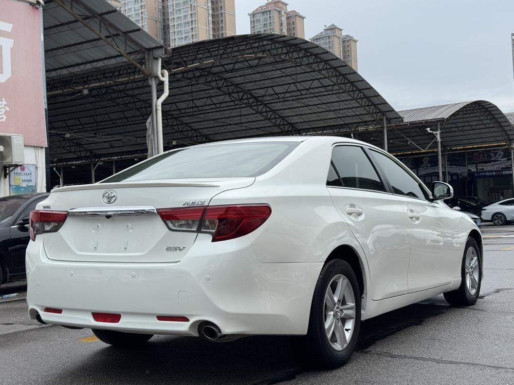 Toyota Reiz
