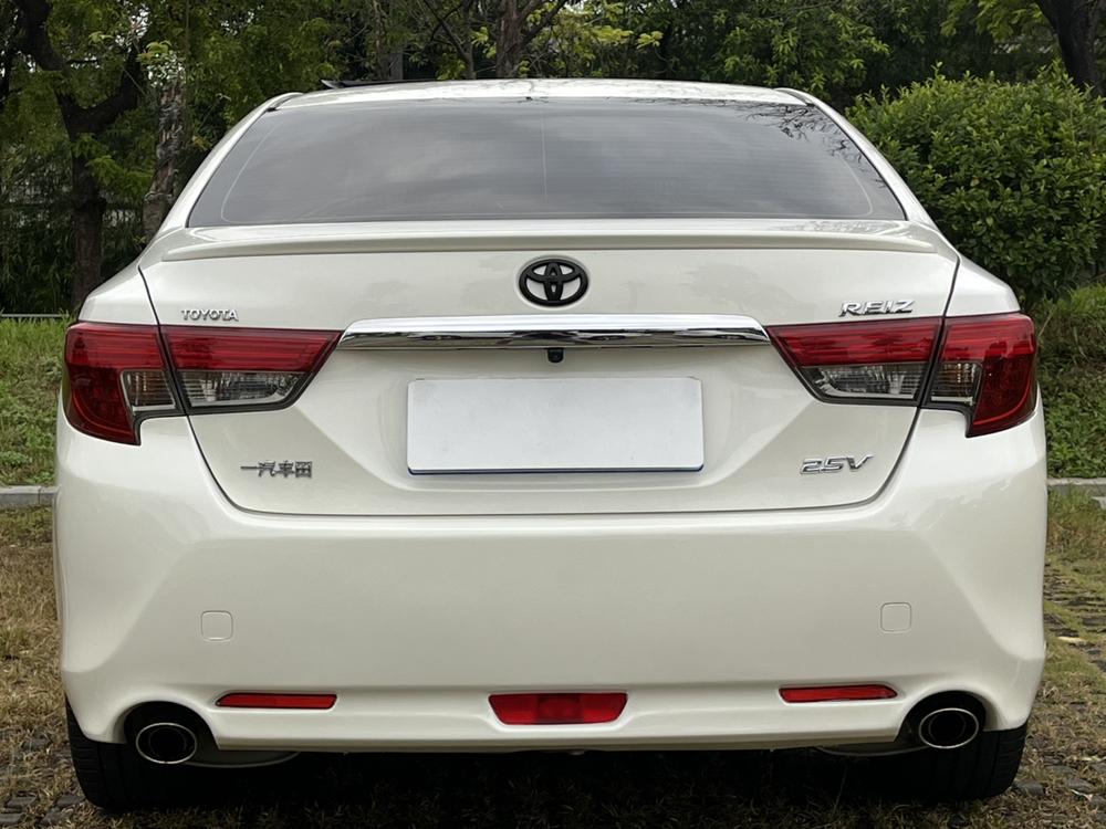 Toyota Reiz