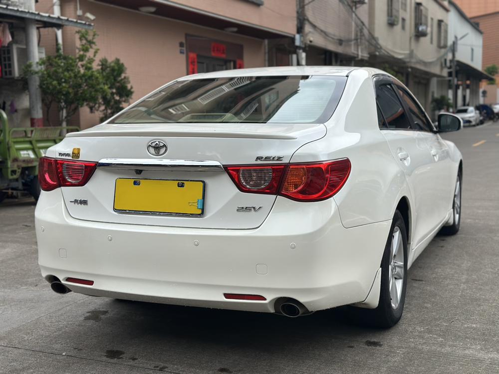 Toyota Reiz