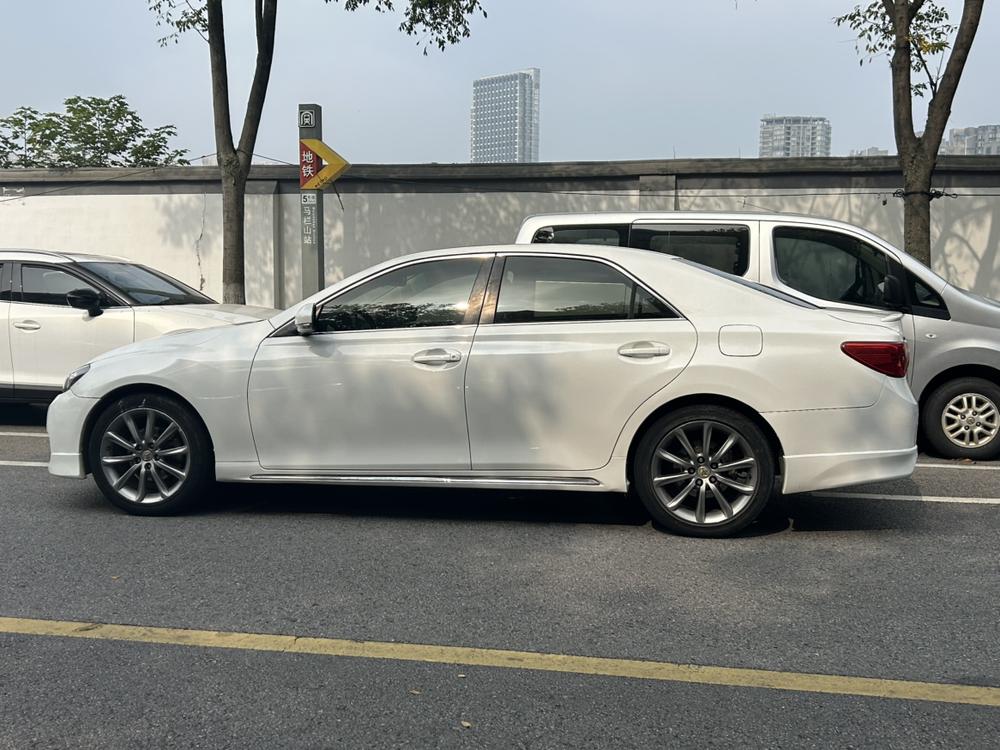 Toyota Reiz
