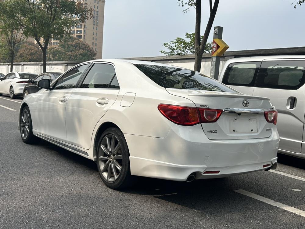 Toyota Reiz