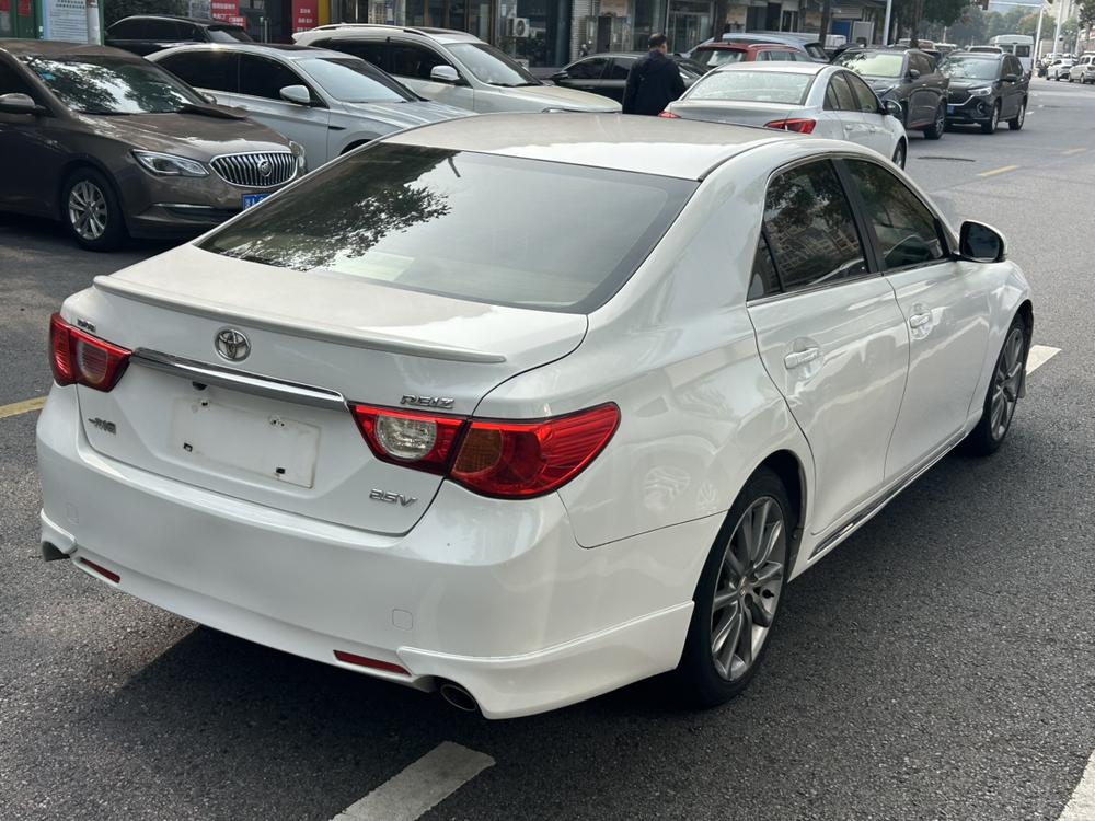Toyota Reiz