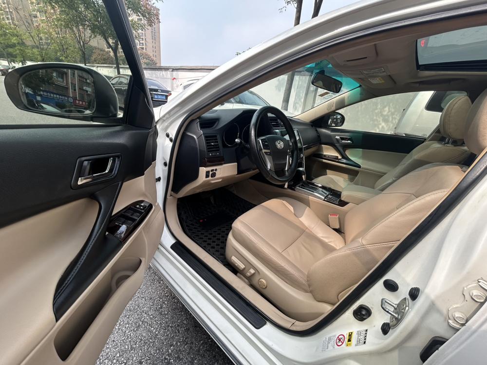 Toyota Reiz