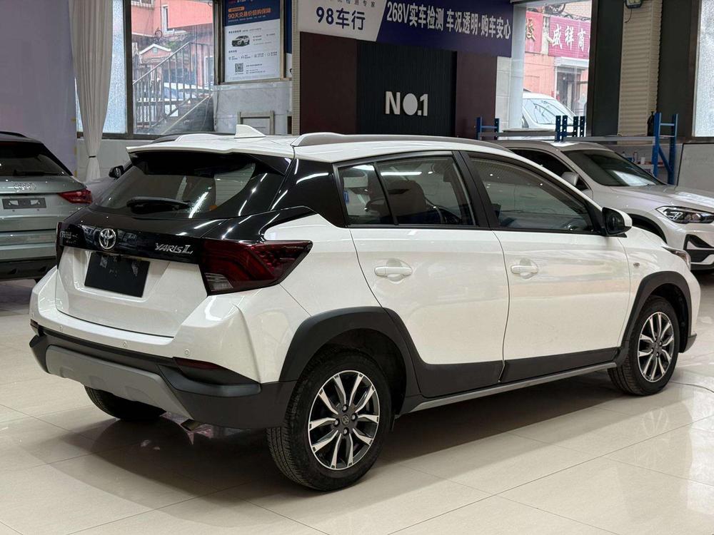 Toyota Yaris L