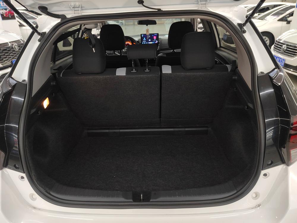 Toyota Yaris L