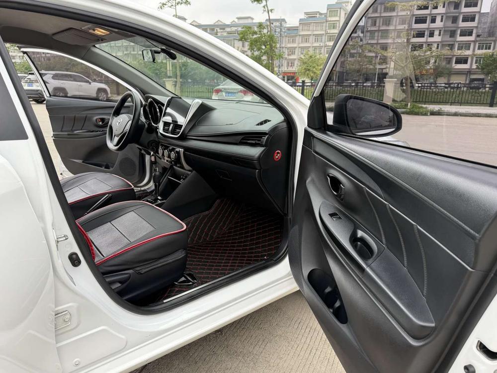 Toyota Yaris L