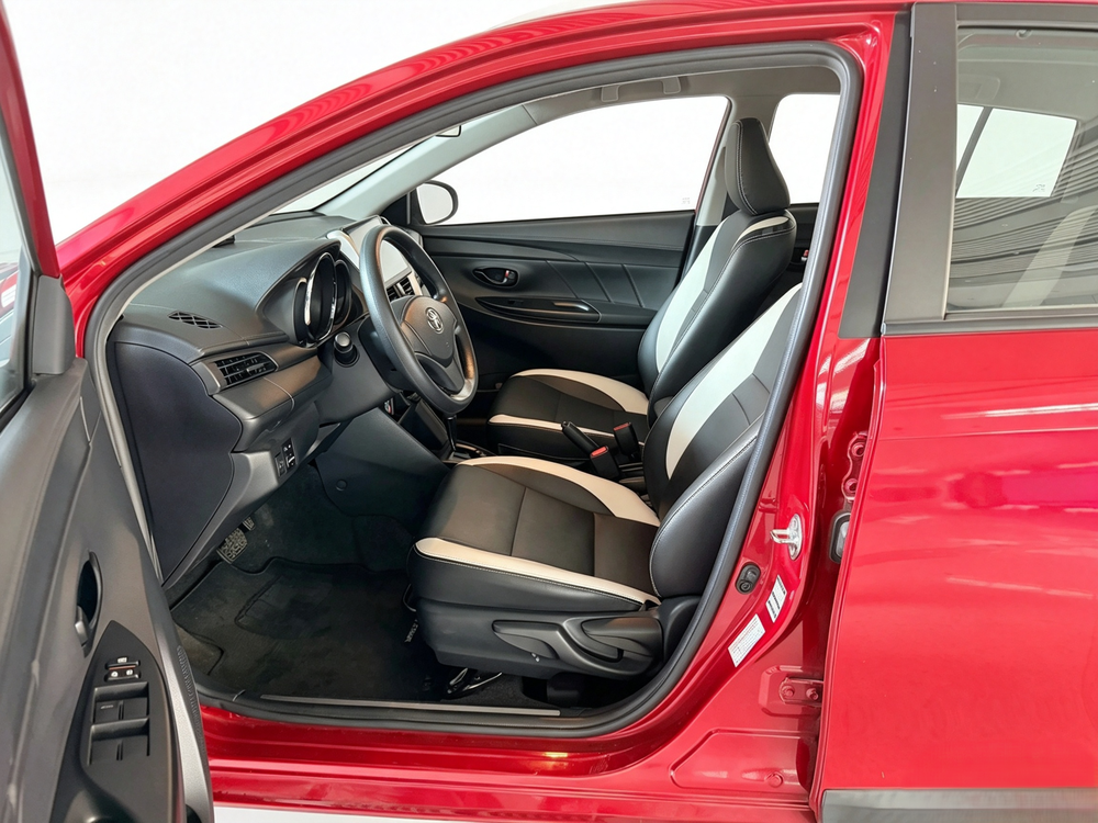 Toyota Yaris L