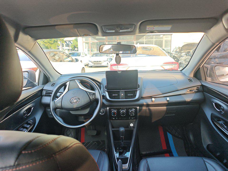 Toyota Yaris L