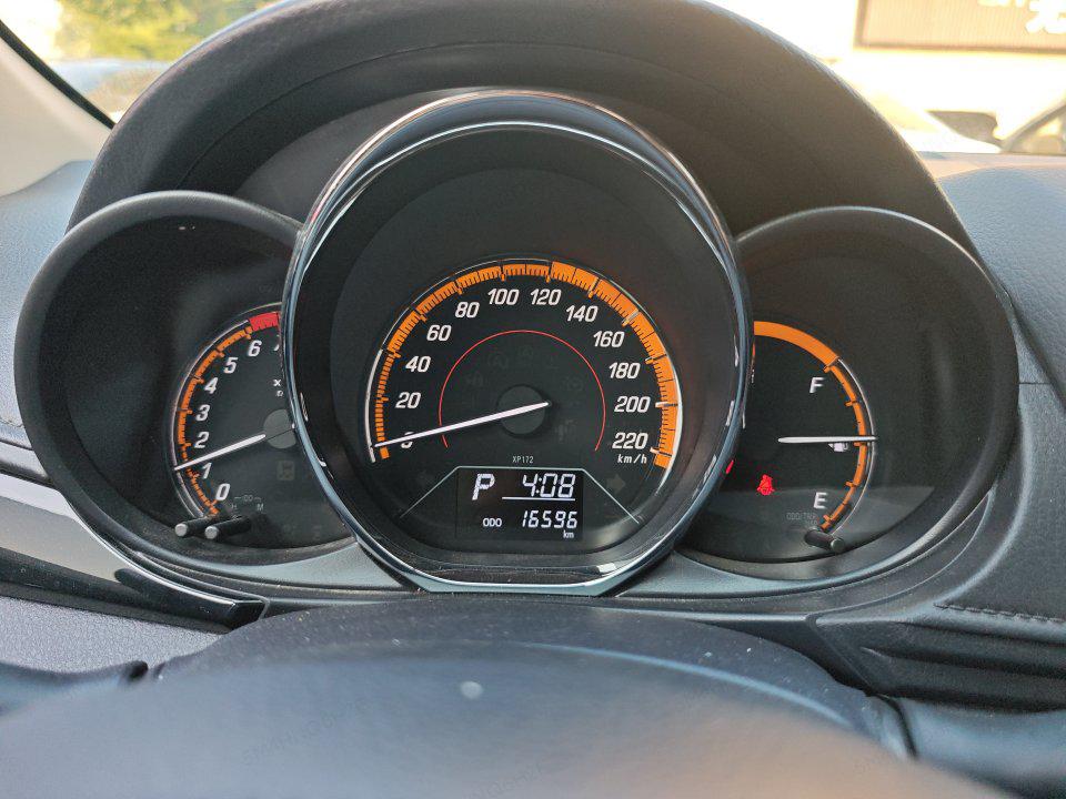 Toyota Yaris L