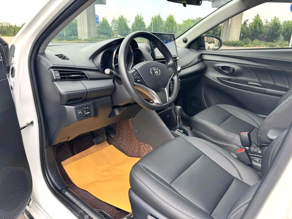 Toyota Yaris L