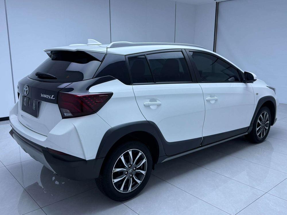 Toyota Yaris L