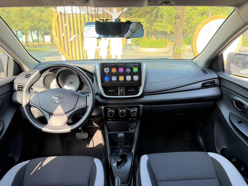 Toyota Yaris L