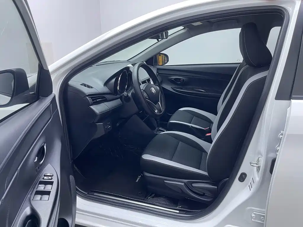 Toyota Yaris L