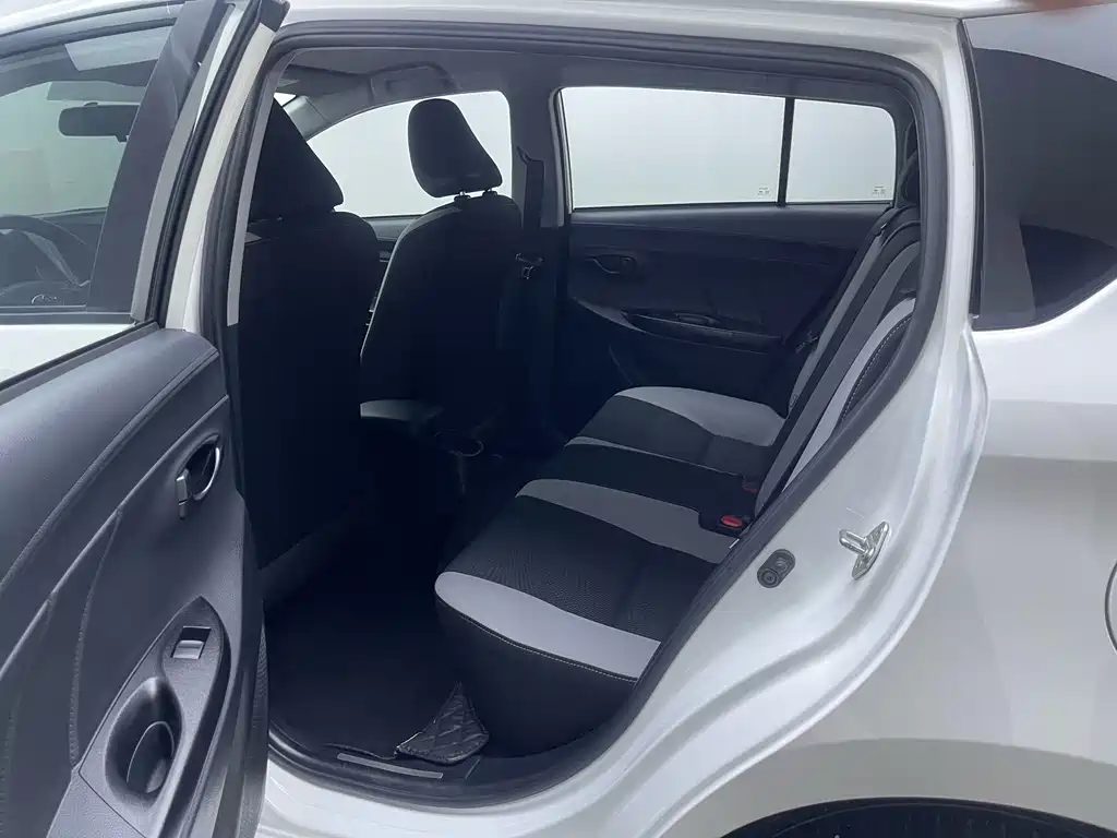 Toyota Yaris L
