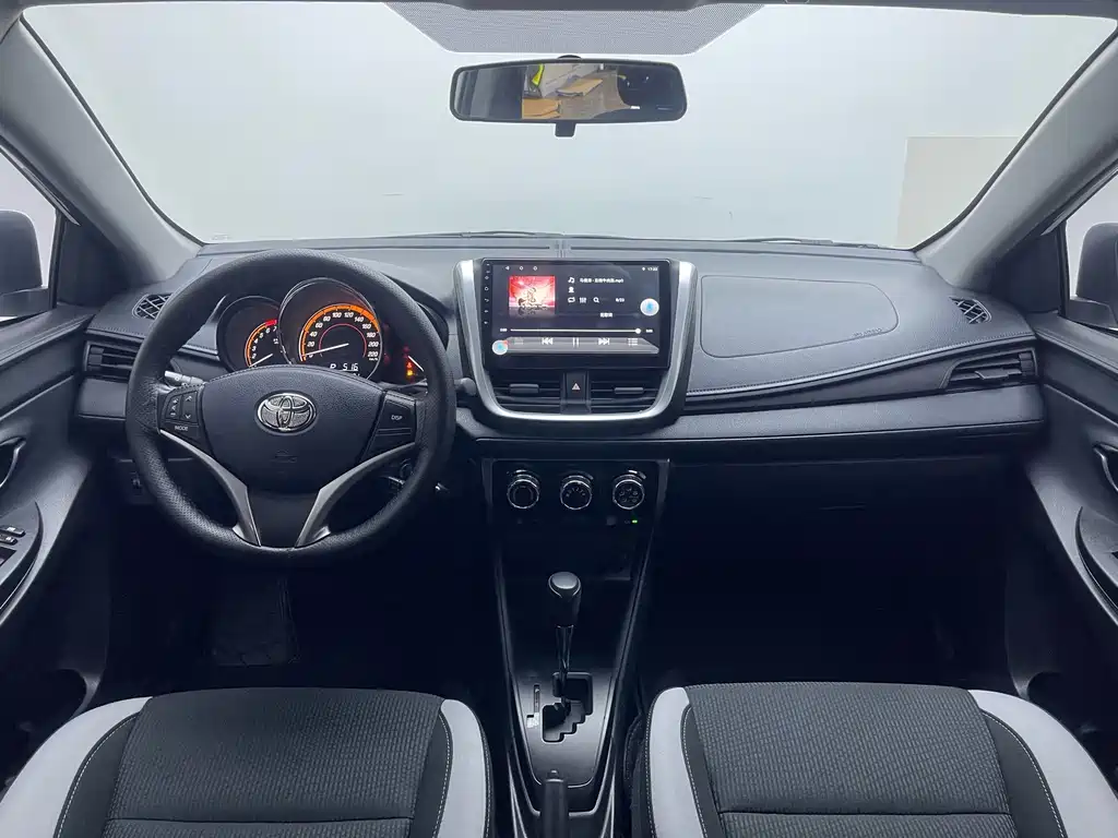 Toyota Yaris L