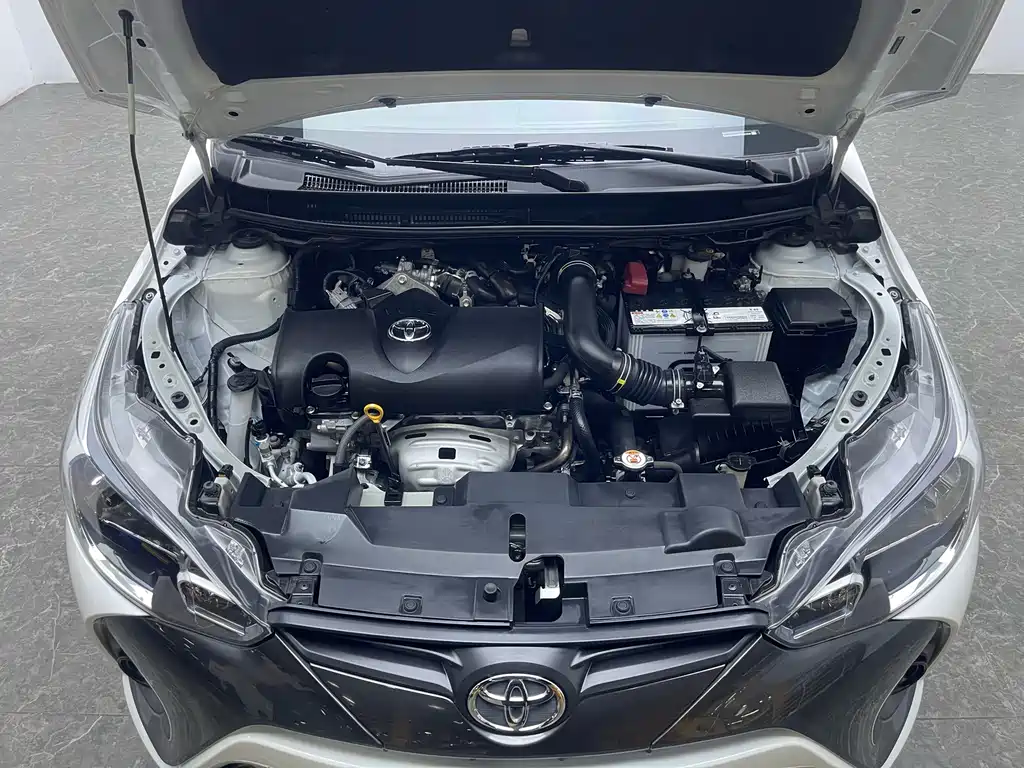 Toyota Yaris L