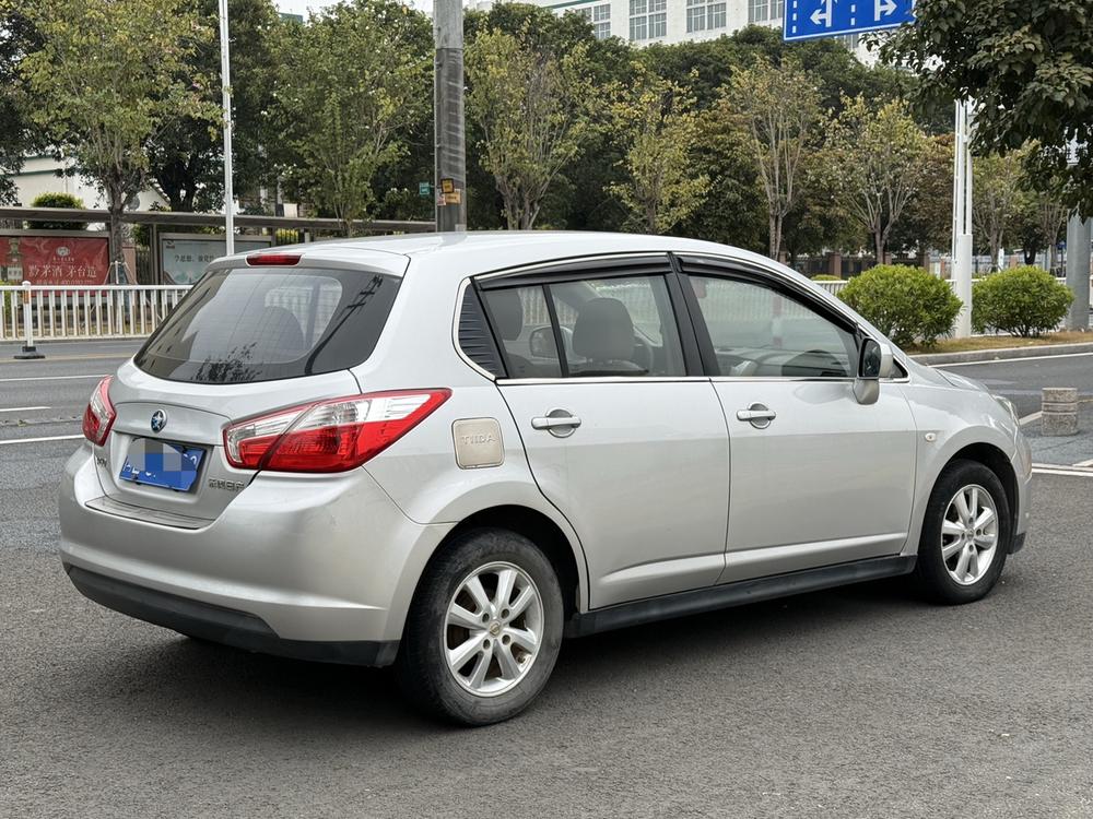 Venucia Venucia R50