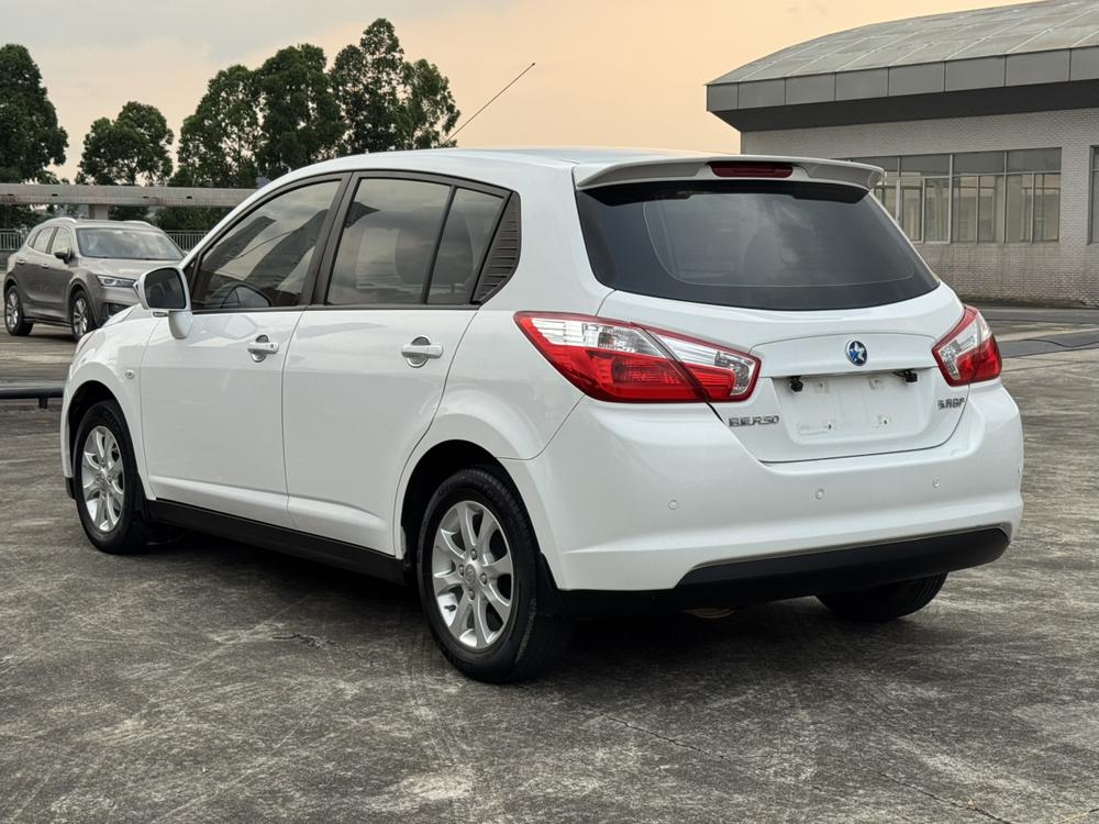Venucia Venucia R50