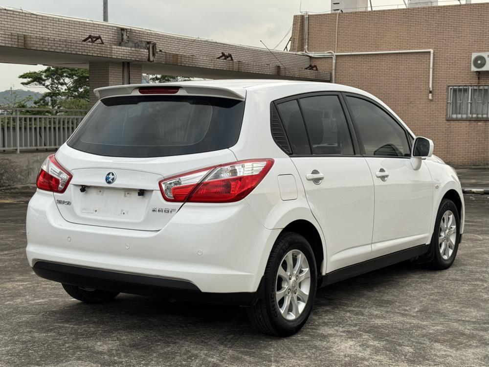 Venucia Venucia R50