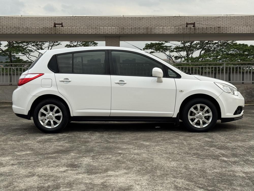 Venucia Venucia R50