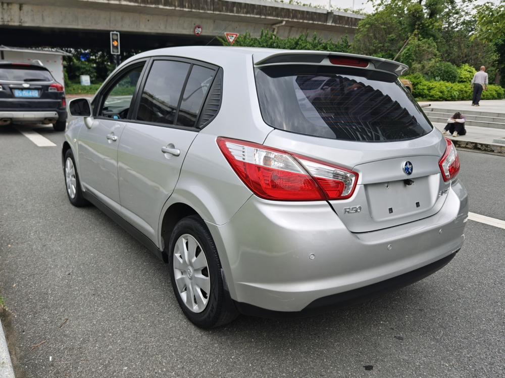 Venucia Venucia R50