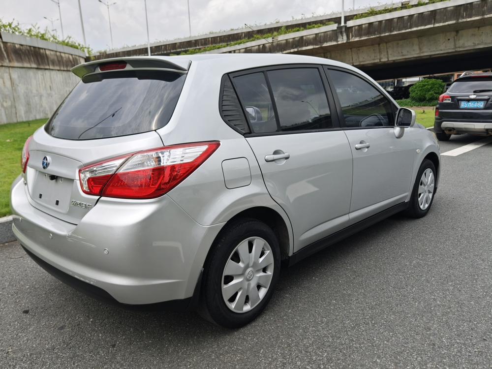 Venucia Venucia R50