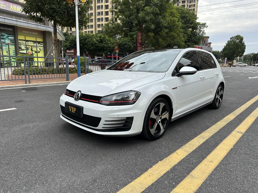 Volkswagen Golf GTI